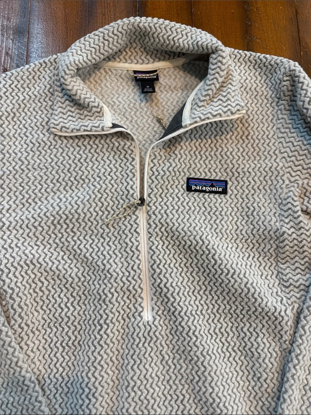 Patagonia women's Light Gray & White Quarter-Zip Fleece Pullover